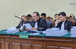 Bacakan Pledoi! Tim Penasehat Hukum Minta Sugiri Sancoko Dibebaskan, Ini Alasannya
