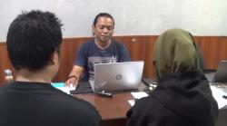 Tipu Pedagang, Pasutri di Gowa Jual Emas Imitasi Bermodal Nota Palsu