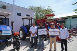Diserahkan Bupati, 99 Kelompok Tani di Bojonegoro Terima Bantuan Alsintan hingga Asuransi