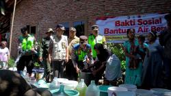 Dilanda Kekeringan, Polsek Bantarbolang Salurkan 5.000 Liter Air Bersih untuk Warga Desa Kuta