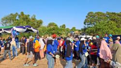 Aksi Bersih Pantai di Mentok, Warga Berpeluang Dapat Hadiah Umrah