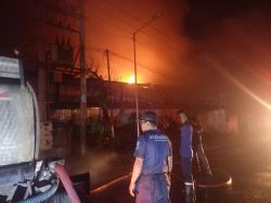 Kebakaran Pabrik Pengolahan Bonggol Jagung di Jombang, 6 Unit Mobil Damkar Dikerahkan