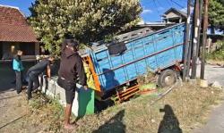 Kecelakaan Truk Tabrak Gerobak di Jalur Ponorogo - Solo, Sopir Sebut Lihat Sosok Misterius