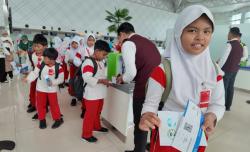 Edukasi Keselamatan Penerbangan, Bandara A Yani Ajak Siswa SD Simulasi Alur Perjalanan Pesawat