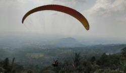 Paralayang Nglimut Hills, Destinasi Baru di Kendal yang Tawarkan Sensasi Terbang di Atas Perbukitan