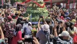 Digelar di Lapangan Pancasila, DPRD Salatigaa Bagikan 7.000 Paket Kenduri Rakyat