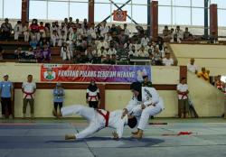 Atlet Ju-jitsu dari 9 Negara Bertarung di Mojokerto, Saling Mengunci Melumpuhkan Lawan