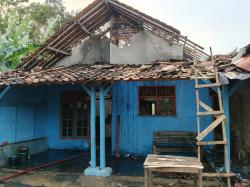 Rumah di Haurgeulis Terbakar, Damkar Indramayu Duga Dipicu Korsleting Listrik