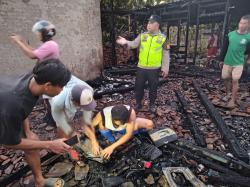 Diduga Korsleting Listrik, Dua Rumah di Weleri Kendal Ludes Terbakar
