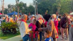 Amankan Car Free Day, Polwan Polresta Sidoarjo Berbaur dengan Warga