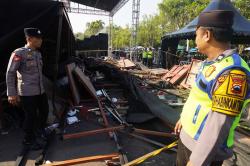 Tribun Roboh Sebabkan Penonton Luka, Bupati Angkat Bicara