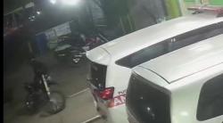 Terekam CCTV,  Maling Gondol Motor Trail di Puskesmas Klabang