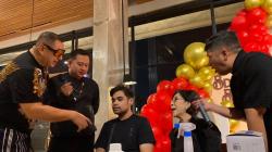 Dikenalkan Bos Hartono, Dr. Veronica Janty Unjuk Keahlian Akupunktur Telinga ke Irfan Hakim