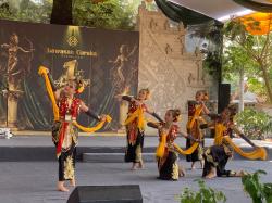 Milangkala Lawasan Caraka Jadi Panggung Pelestarian Seni Budaya Lokal Karawang