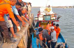 Kapal Nelayan Terbalik di Teluk Penyu, Dua ABK Tewas Tenggelam