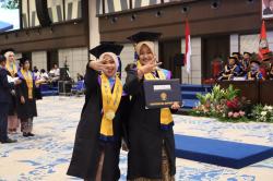 10 Artikel Scopus dari Satu Disertasi, Dosen Muda Teknik Kimia UNDIP Bikin Heboh Wisuda