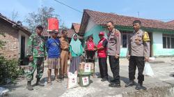Pohon Tumbang Timpa Rumah Warga di Ngombol Purworejo, PMI Salurkan Bantuan