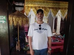 Wisatawan Qatar Terpikat Rumah Adat dan Musik Tradisional di Anjungan Sulbar TMII