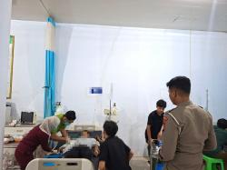 Motor Tabrak Truk di Perempatan Tanjung Batu Majene, Pengendara Dilarikan ke RSUD