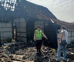 Gegara Tungku Dapur, Perhiasan dan Uang Rp2 Juta Hangus saat Kebakaran Rumah di Toroh