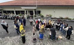 Sampah Liar Jadi Ancaman Banjir, Mahasiswa di Pasuruan Turun Tangan Beri Edukasi Kelola Barang Bekas