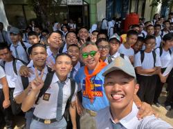 Saat Seragam US Navy Bertemu Seragam Putih Abu di Matauli  