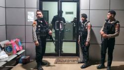 Penggeledahan di Sekretariat DPR Papua Barat Daya Dijaga Ketat Polisi Bersenjata
