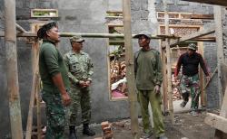 Letkol Ketut Hendra Cek Progres RTLH di Dusun Ketepeng, Pastikan Pengerjaan Tepat Waktu