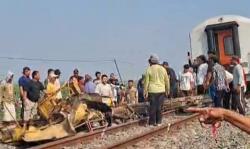 KA Ambarawa Ekspres Sempat Berhenti Usai Tertemper Truk di Pelintasan Sebidang Blora
