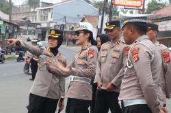 Kapolres Lebak AKBP Arninsi Cek Lokasi Rawan Laka di Tanjakan Bangarum