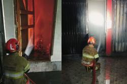 Kebakaran Hanguskan Gerai Rocket Chicken di Baureno Bojonegoro, Kerugian Ditaksir Rp50 Juta