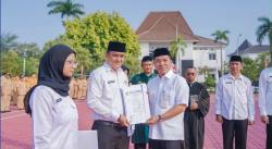 Lantik Ratusan ASN Karawang, Bupati Aep Ingatkan Jabatan Harus Berdampak Nyata bagi Masyarakat