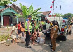 Polsek Kemangkon Salurkan Bantuan Air Bersih bagi Warga Terdampak Kekeringan 