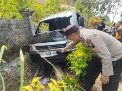 Kaget Berpapasan dengan Truk, Pick Up Tabrak Pelajar di Pagerwojo hingga Patah Tulang