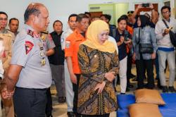 Khofifah dan Kapolda Jatim Kawal Penanganan Korban KMP Mutiara Santosa 2