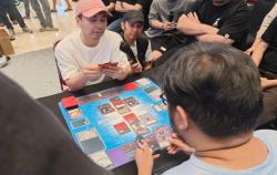Ketahuan! Raditya Dika Jatuh Cinta pada Trading Card Game sejak Covid-19, Ngaku demi Pertemanan