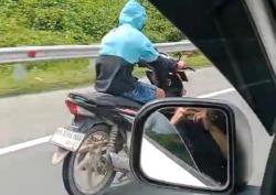 Bikin Heboh, Honda Revo Menerobos Gerbang Tol Kandis Utara saat Petugas Cek Aset