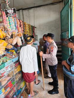 Berbelanja di Toko Diduga Menggunakan Uang Palsu, Pria Ditangkap Warga Taman, Sidoarjo