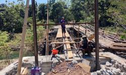 Kodim Gowa Kebut Dua Pembangunan Jembatan Gantung di Manuju dan Bungaya Tembus 65 Persen