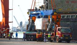 Terminal Petikemas Nilam Kedatangan Crane Listrik Modern dari China, Kapasitas 40 Ton