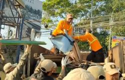 Ratusan Bangunan Liar di Jalan Raya Bandung Ditertibkan