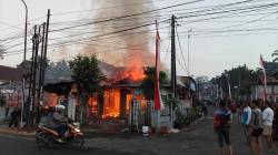Tiga Anggota Keluarga Terluka dalam Kebakaran Rumah di Kesamben, Kerugian Ditaksir Rp300 Juta