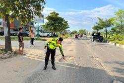 Pengemudi Lancer Ugal Ugalan dan Tabrak Pengendara Motor di Pekanbaru, Tes Urine Positif Narkoba