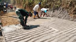 Unik! Satgas TMMD Purworejo Mbatik Jalan Rabat Beton, Ternyata Ini Fungsinya