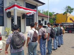 Bolos Sekolah di Warnet, 7 Pelajar SMA dan SMK di Karawang Terjaring Razia Satpol PP
