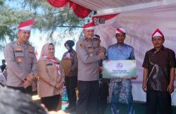 Jangkau Pulau Terluar di Bengkalis, Tim Ekspedisi Merah Putih Bagikan Bantuan ke Nelayan  