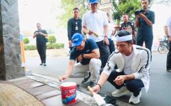 Jelang HUT ke-81 RI, Purwakarta Berbenah Total Lewat Program Pengecatan Kanstin dan Trotoar
