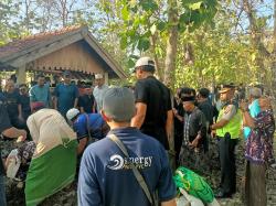 Usai Dievakuasi 13 Jam dari Jurang Gunung Piramid, Pendaki asal Lamongan Dimakamkan