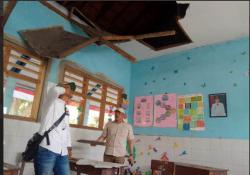 Plafon Kelas SDN Gelang 2 Sidoarjo Ambrol, Anggota DPRD Desak Perbaikan Segera
