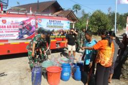 Krisis Air Meluas, Kodim 0706/Temanggung Kembali Droping Air Bersih untuk Warga Kaloran